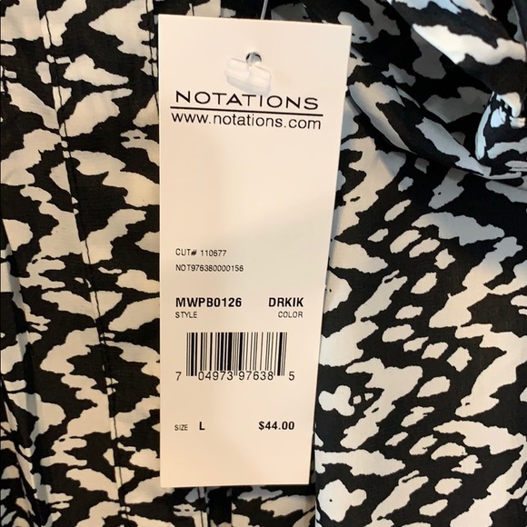 Notations black & white print v-neck blouse/tunic. - Picture 6 of 7